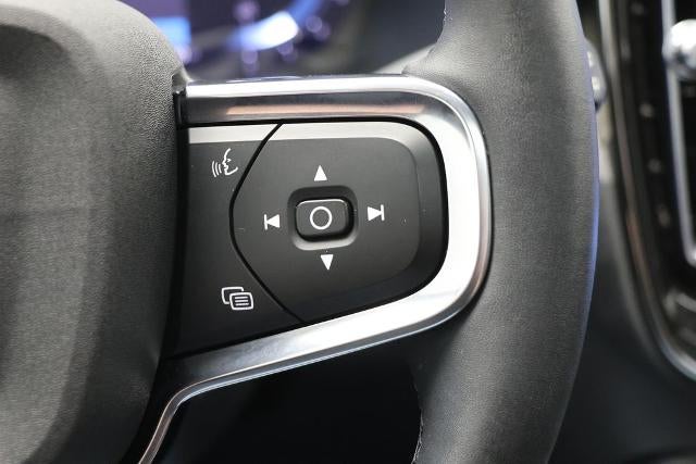 2023 Volvo XC40 B5 Plus Bright Theme