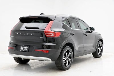 2023 Volvo XC40 B5 Plus Bright Theme