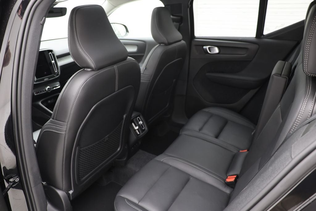 2025 Volvo XC40 B5 Core
