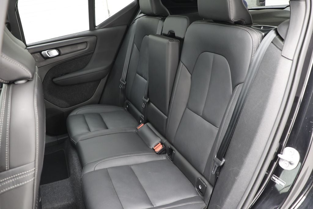 2025 Volvo XC40 B5 Core