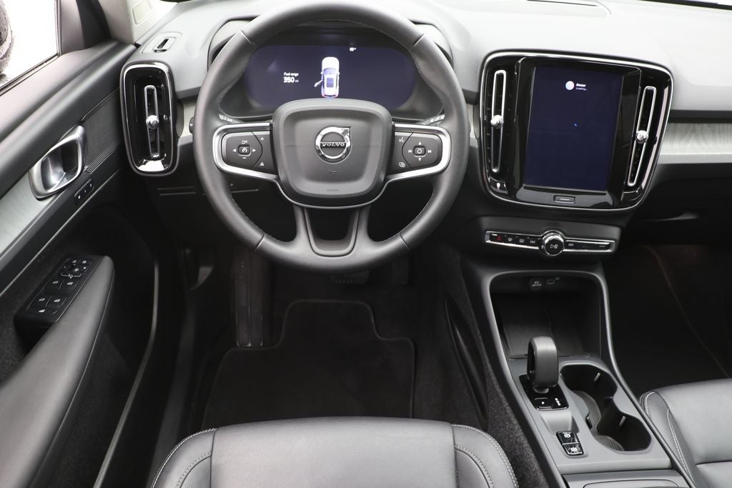 2025 Volvo XC40 B5 Core