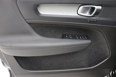2025 Volvo XC40 B5 Core