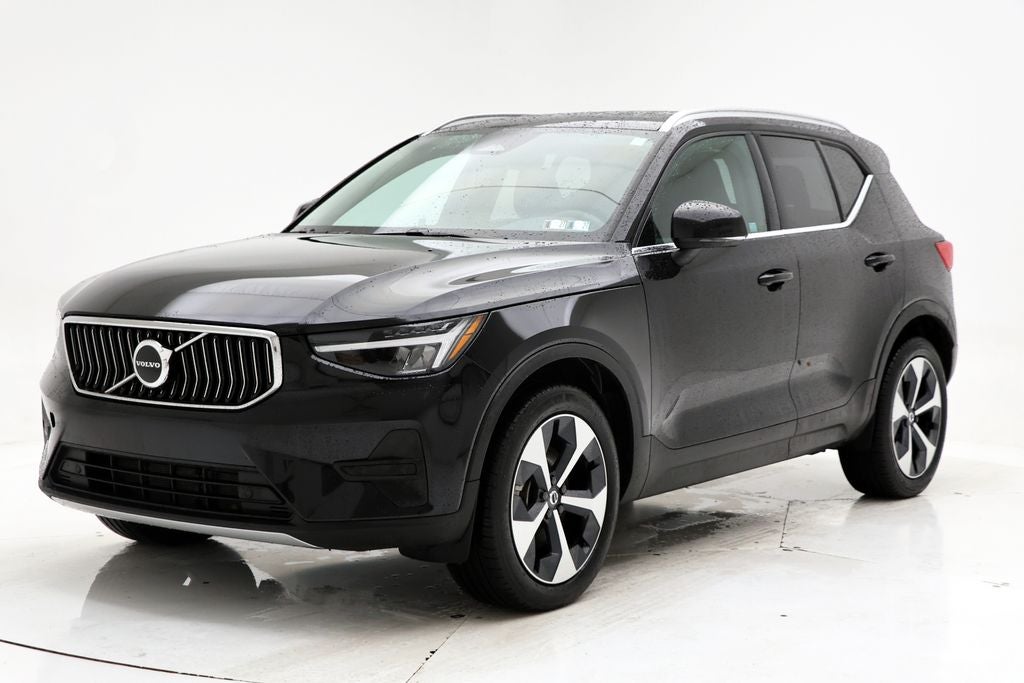 2025 Volvo XC40 B5 Core