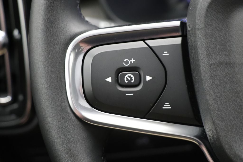 2025 Volvo XC40 B5 Core