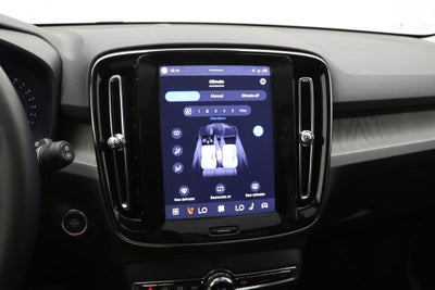 2025 Volvo XC40 B5 Core