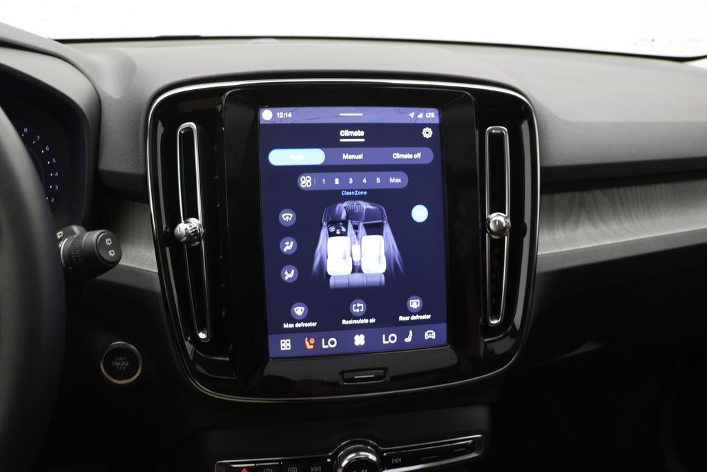 2025 Volvo XC40 B5 Core