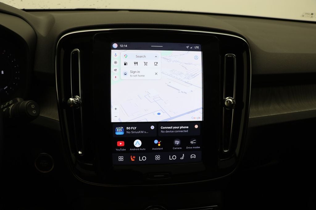 2025 Volvo XC40 B5 Core