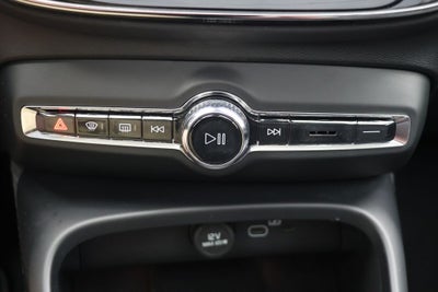 2025 Volvo XC40 B5 Core