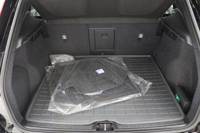 2025 Volvo XC40 B5 Core