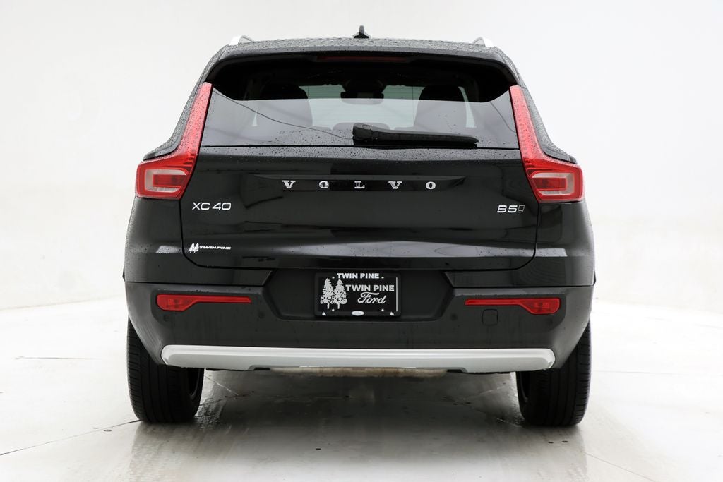 2025 Volvo XC40 B5 Core