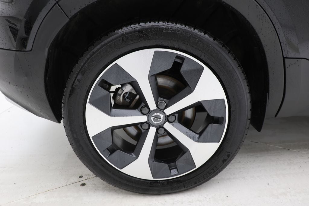 2025 Volvo XC40 B5 Core