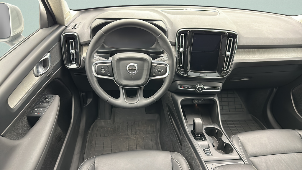 2024 Volvo XC40 B5 Core