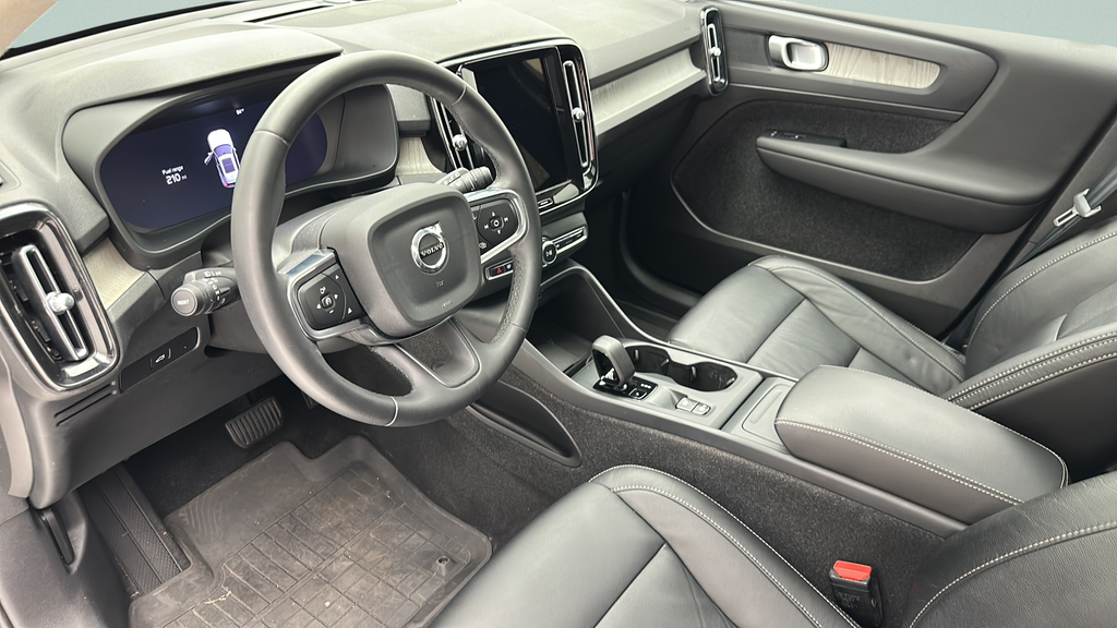 2024 Volvo XC40 B5 Core