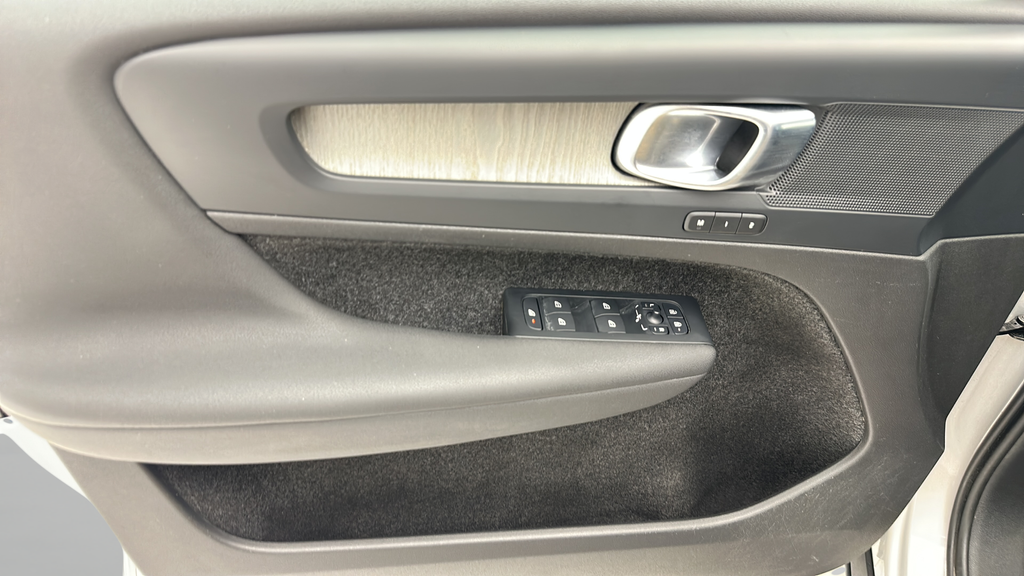 2024 Volvo XC40 B5 Core