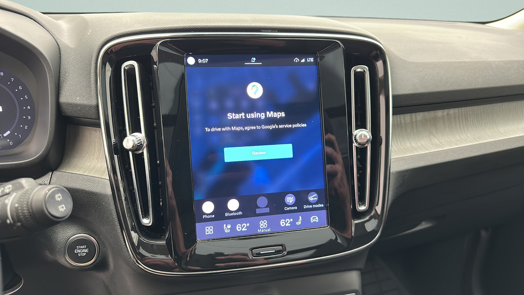 2024 Volvo XC40 B5 Core