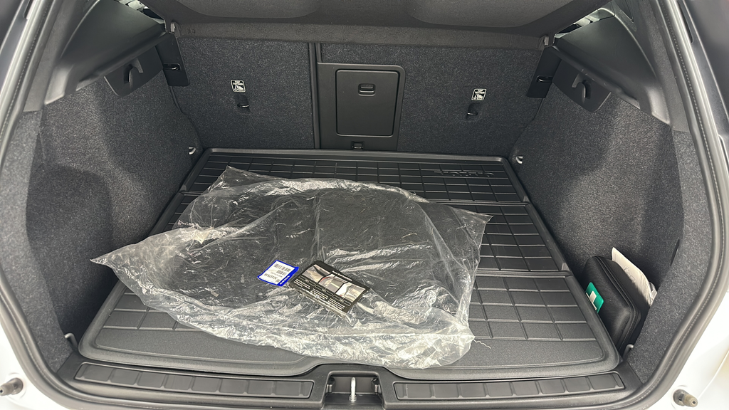 2024 Volvo XC40 B5 Core