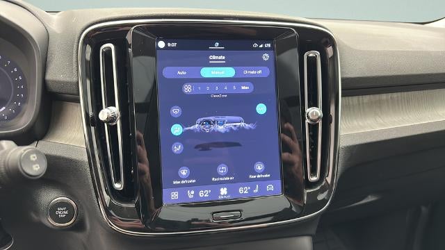 2024 Volvo XC40 B5 Core