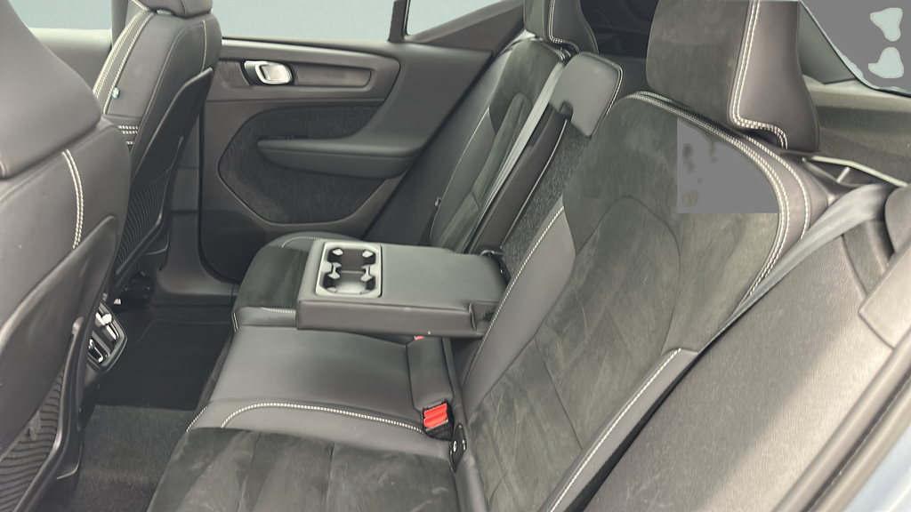 2023 Volvo XC40 B5 Plus Dark Theme