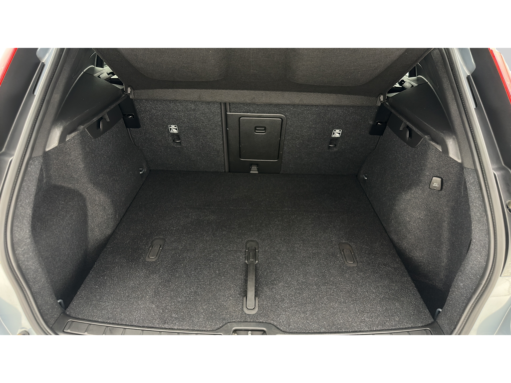 2023 Volvo XC40 B5 Plus Dark Theme