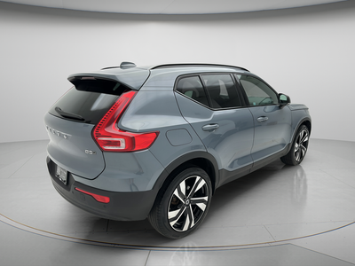 2023 Volvo XC40 B5 Plus Dark Theme