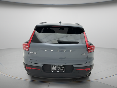 2023 Volvo XC40 B5 Plus Dark Theme