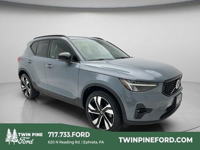 2023 Volvo XC40 B5 Plus Dark Theme