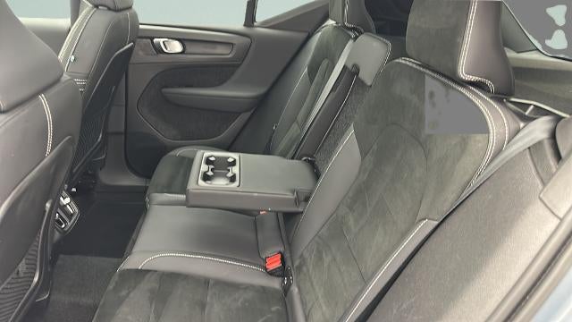 2023 Volvo XC40 B5 Plus Dark Theme