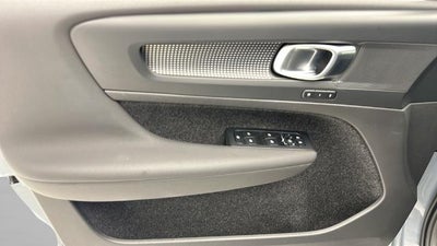 2023 Volvo XC40 B5 Plus Dark Theme