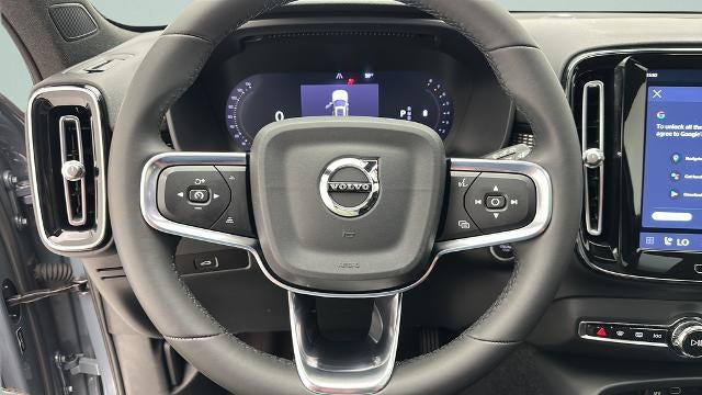 2023 Volvo XC40 B5 Plus Dark Theme