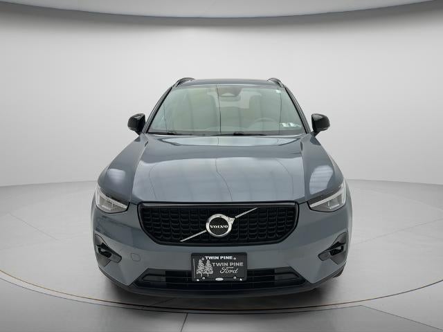 2023 Volvo XC40 B5 Plus Dark Theme