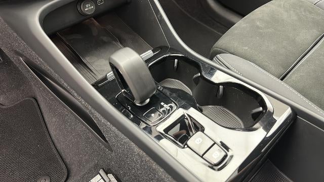 2023 Volvo XC40 B5 Plus Dark Theme