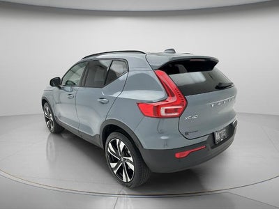 2023 Volvo XC40 B5 Plus Dark Theme