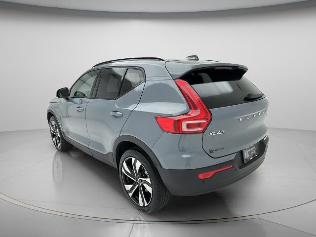 2023 Volvo XC40 B5 Plus Dark Theme