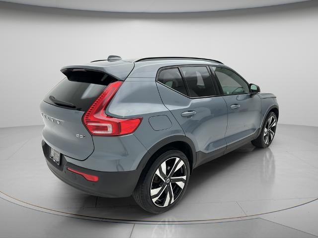 2023 Volvo XC40 B5 Plus Dark Theme