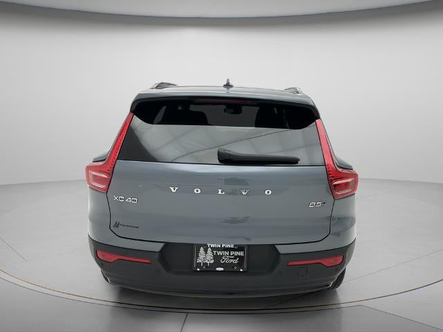 2023 Volvo XC40 B5 Plus Dark Theme