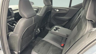 2023 Volvo XC40 B5 Plus Dark Theme
