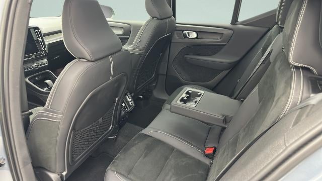 2023 Volvo XC40 B5 Plus Dark Theme
