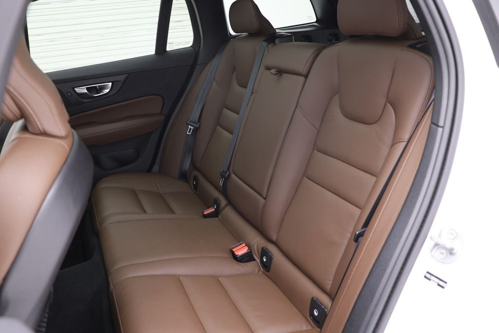 2025 Volvo V60 Cross Country B5 Plus