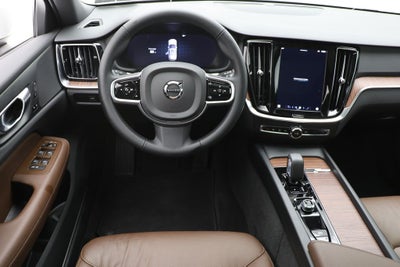 2025 Volvo V60 Cross Country B5 Plus