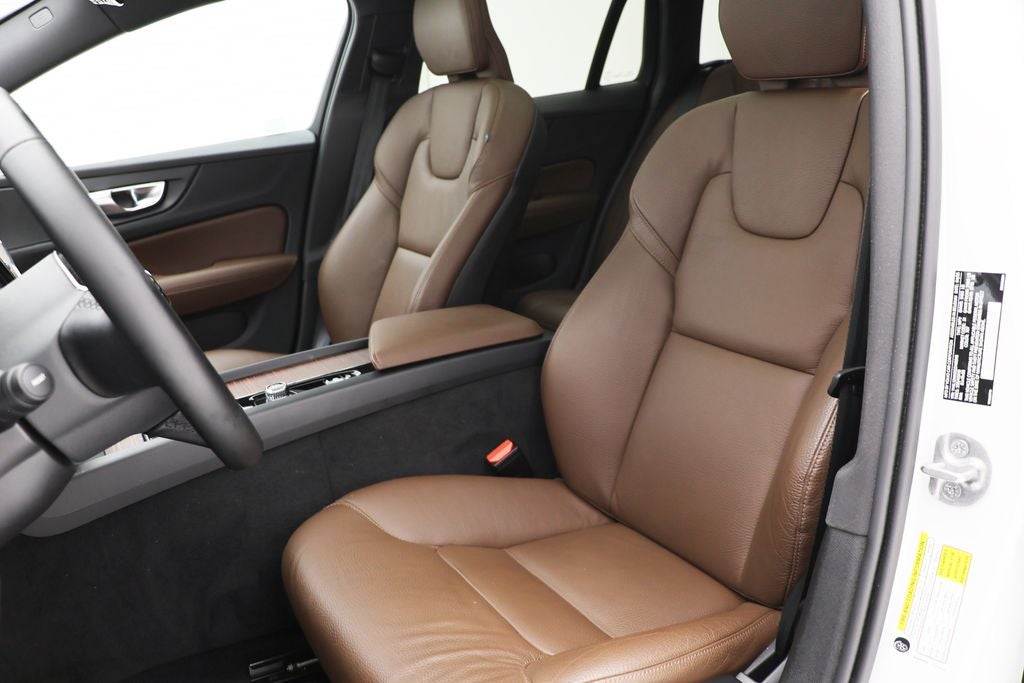 2025 Volvo V60 Cross Country B5 Plus