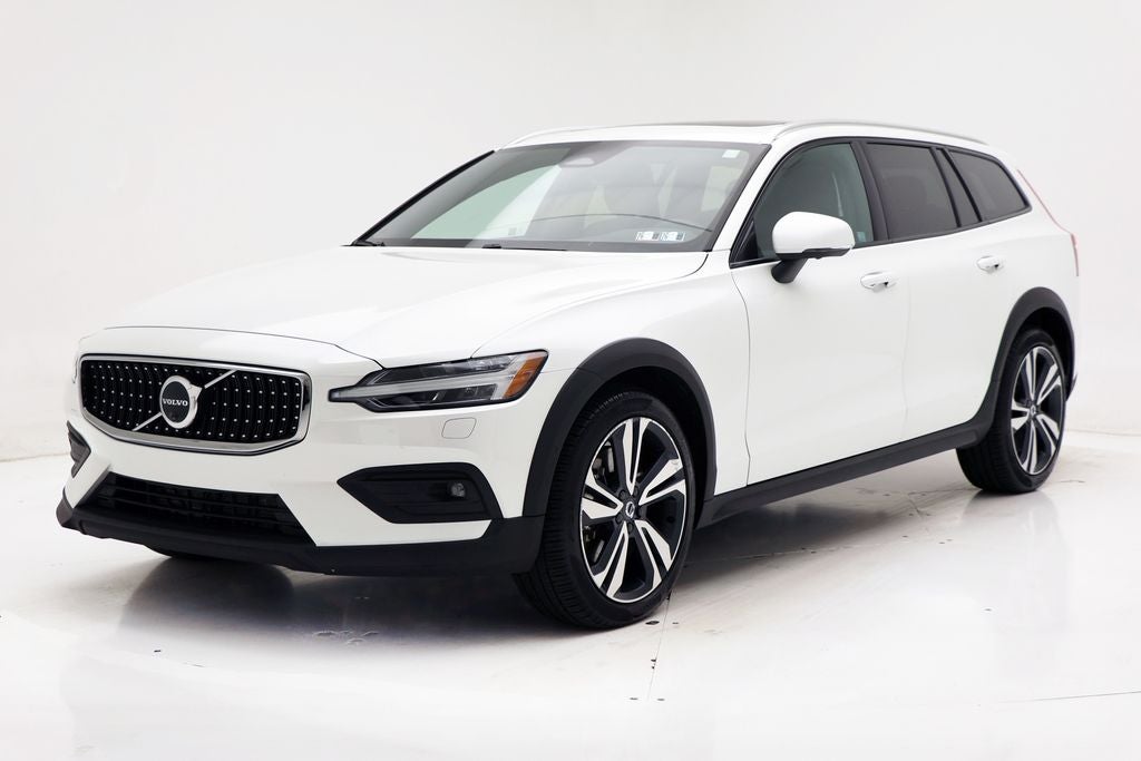 2025 Volvo V60 Cross Country B5 Plus
