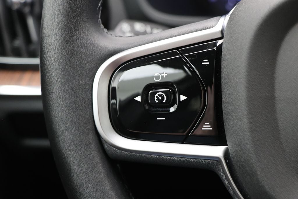 2025 Volvo V60 Cross Country B5 Plus