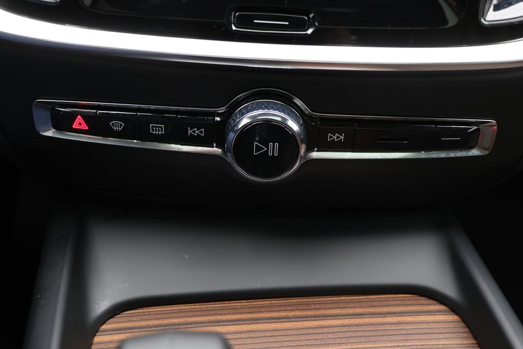 2025 Volvo V60 Cross Country B5 Plus