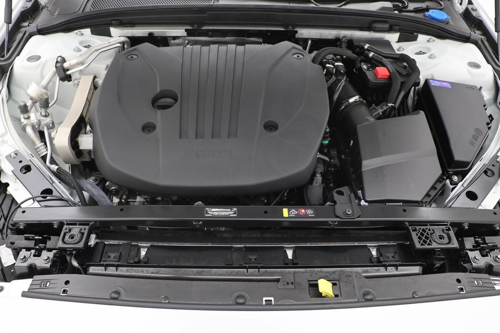 2025 Volvo V60 Cross Country B5 Plus