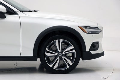 2025 Volvo V60 Cross Country B5 Plus
