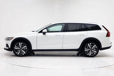 2025 Volvo V60 Cross Country B5 Plus