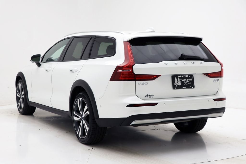 2025 Volvo V60 Cross Country B5 Plus