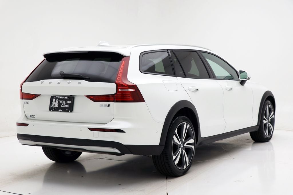 2025 Volvo V60 Cross Country B5 Plus