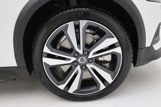 2025 Volvo V60 Cross Country B5 Plus