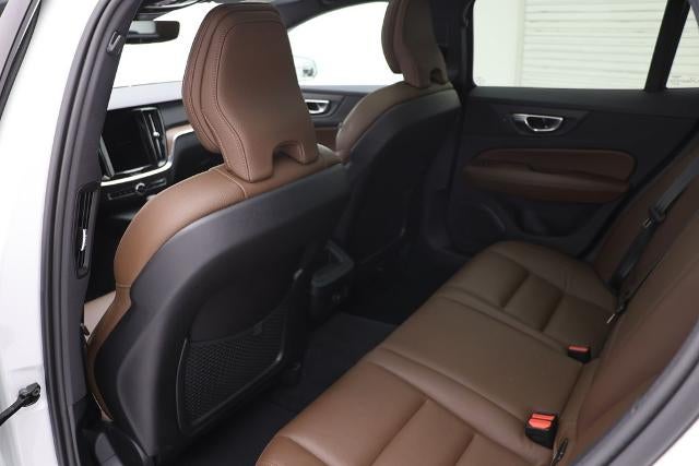 2025 Volvo V60 Cross Country B5 Plus